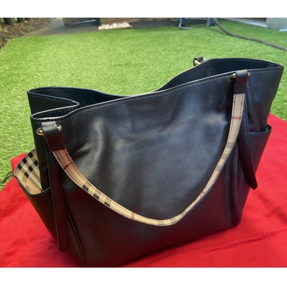 Burberry Black Leather Shoulder Bag, Excellent Condition. - Picture 3 of 10